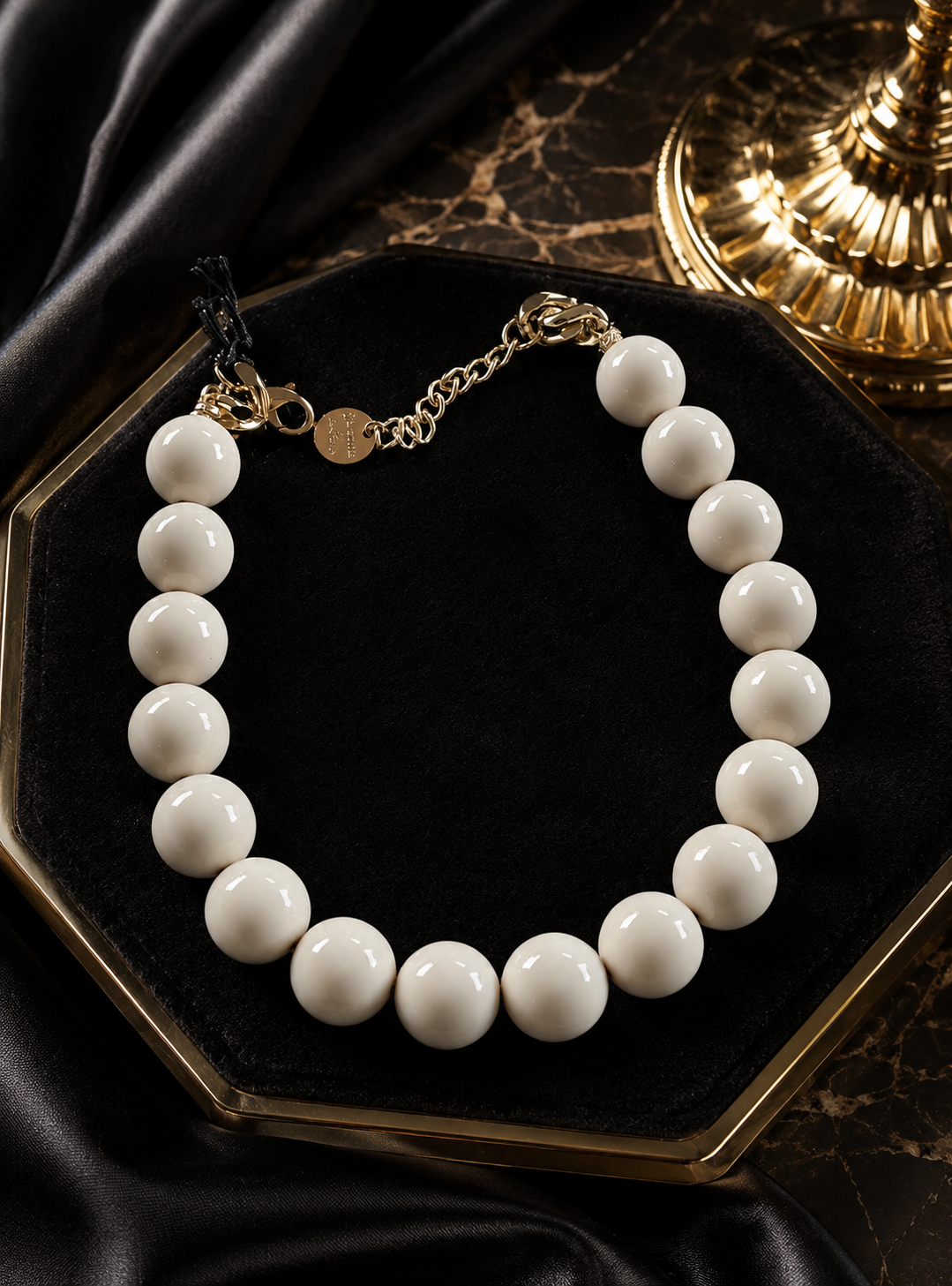 Antúra balloon necklace