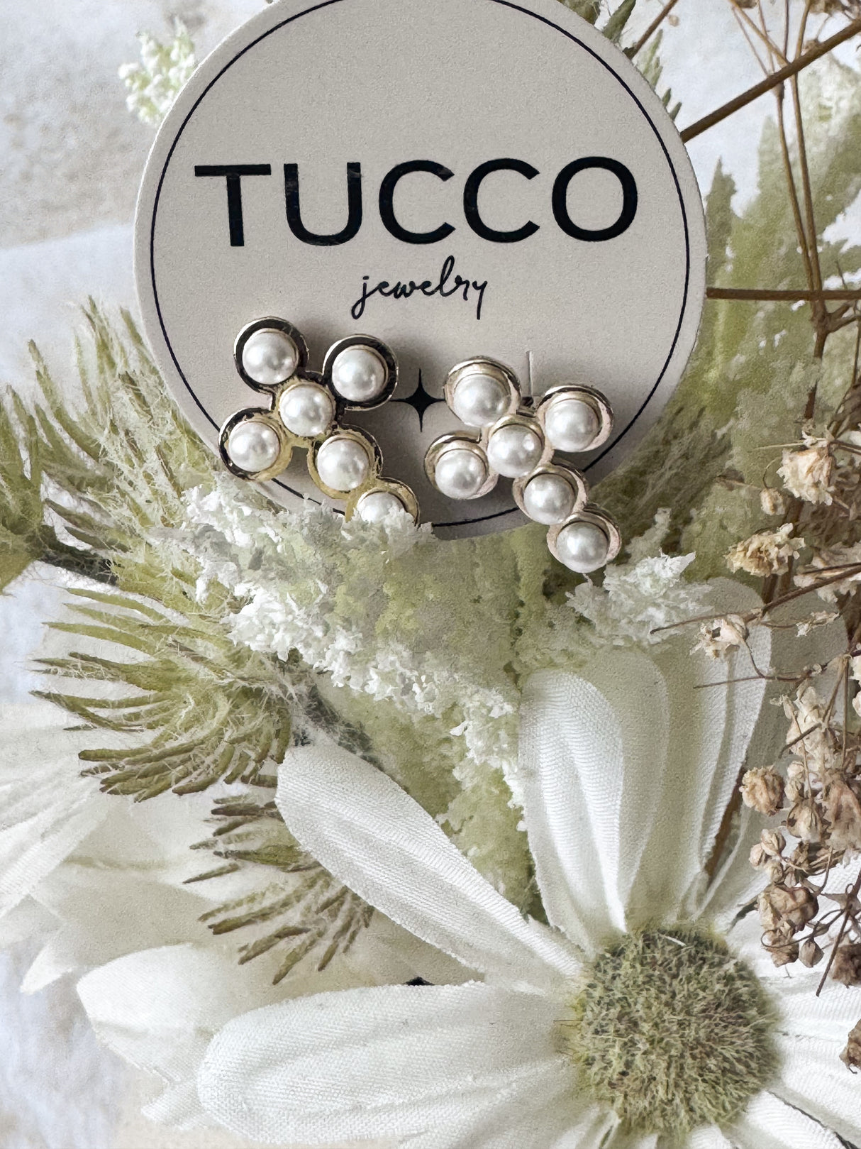 Tucco earrings (pearls cross)