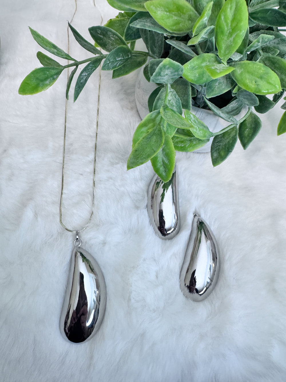 Drop pendant-maxi necklace