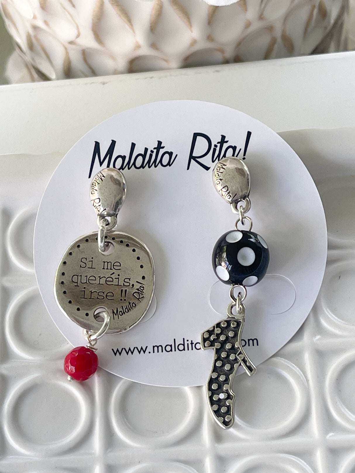 Maldita Rita earrings "Si me quereís, irse"