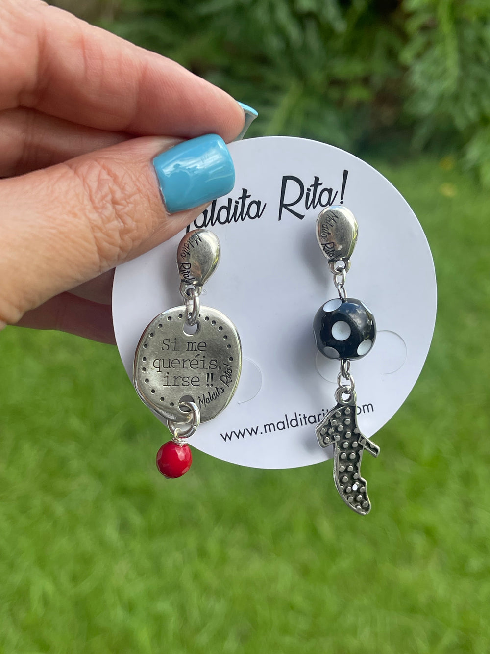 Maldita Rita earrings "Si me quereís, irse"