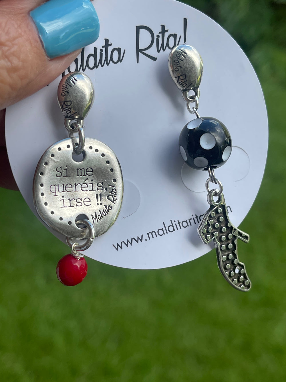 Maldita Rita earrings "Si me quereís, irse"