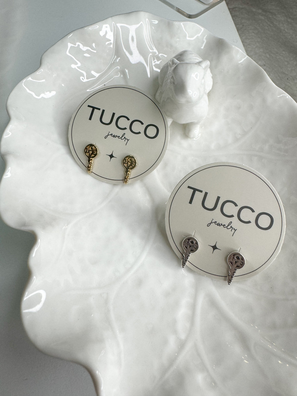 Tucco small key earrings