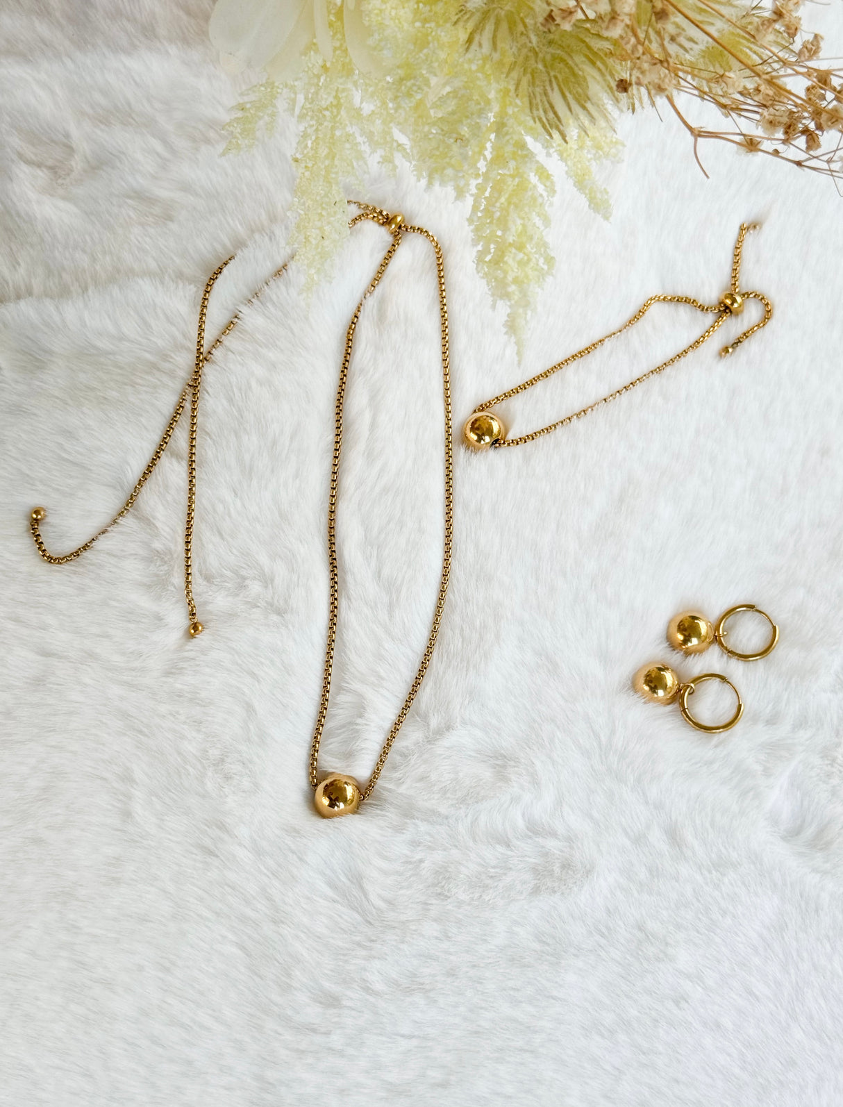 Orbit necklace