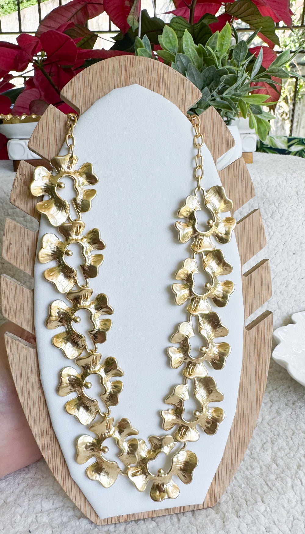 Flower petals necklace