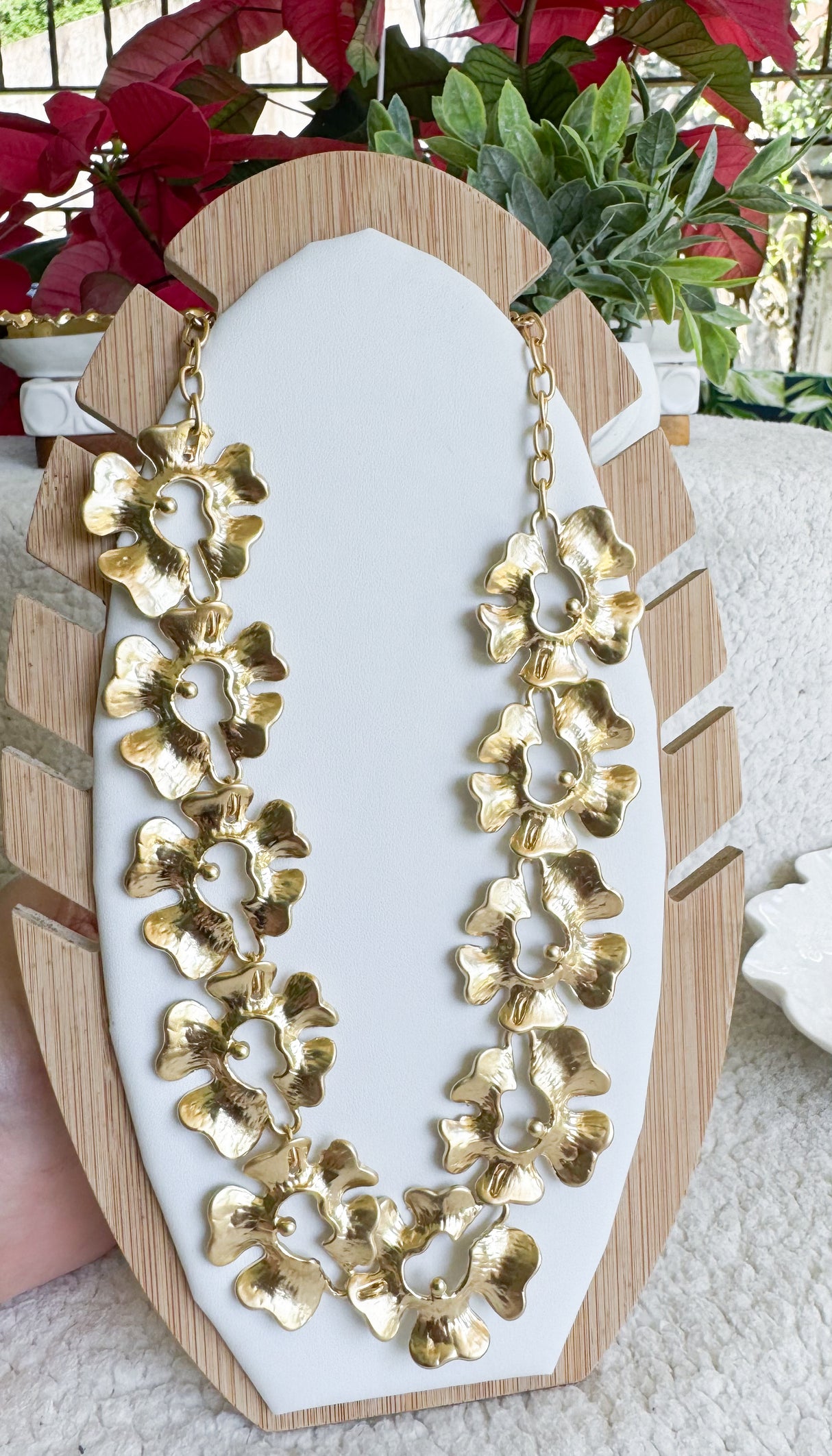 Flower petals necklace