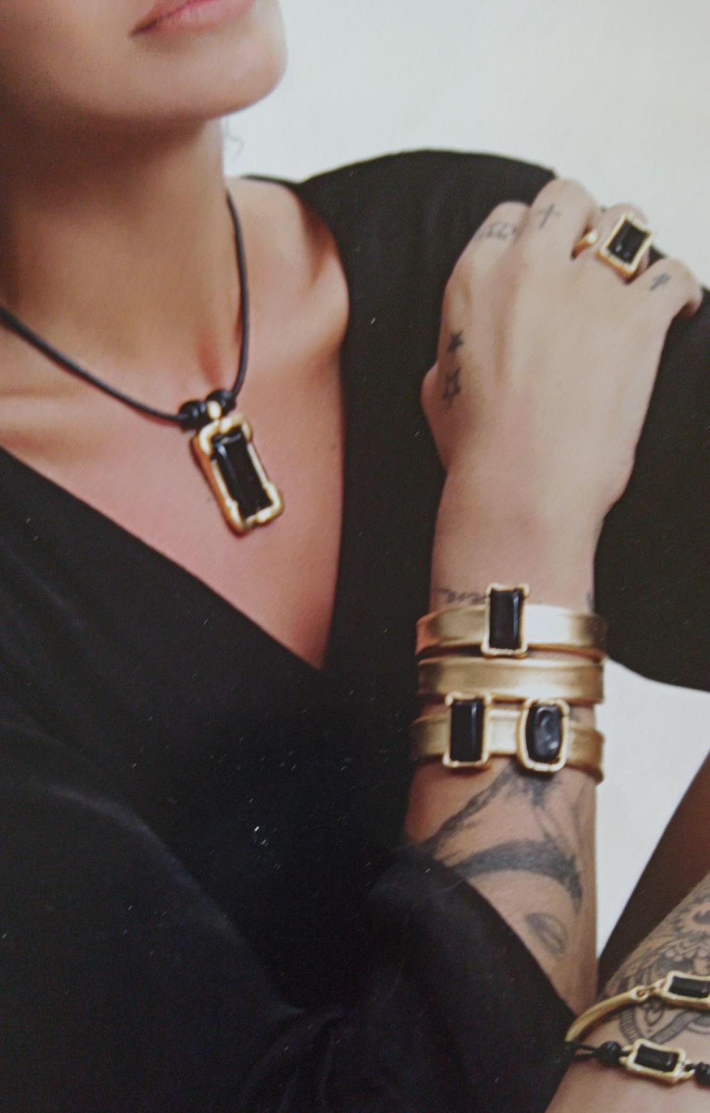 Tra-La-Ra Bangle with stone