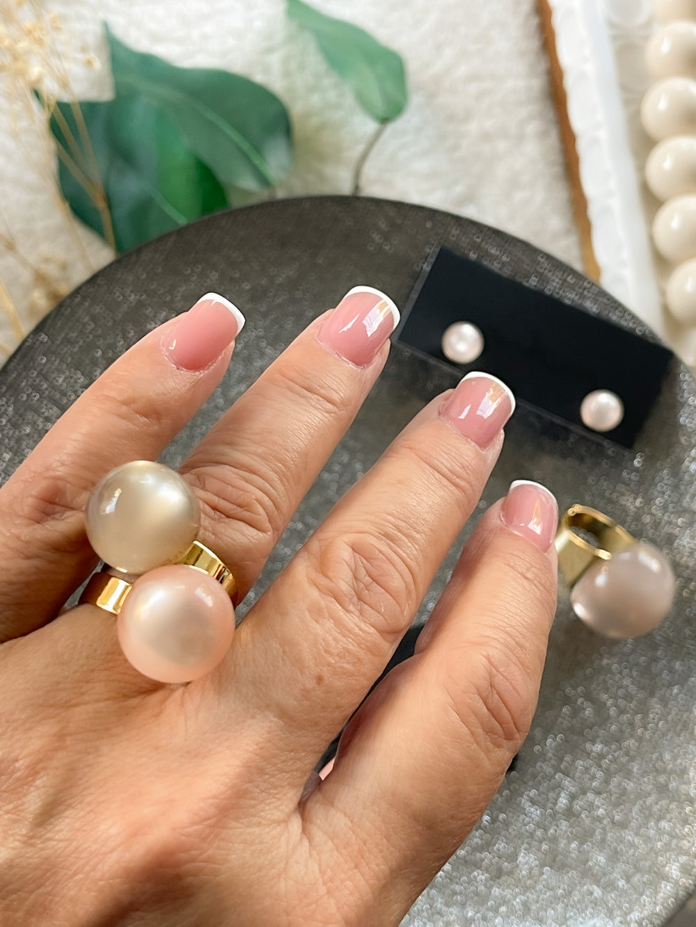 Globe ring by Antúra