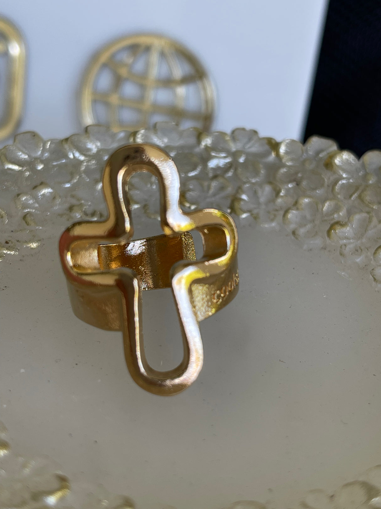 Coolskin cross ring