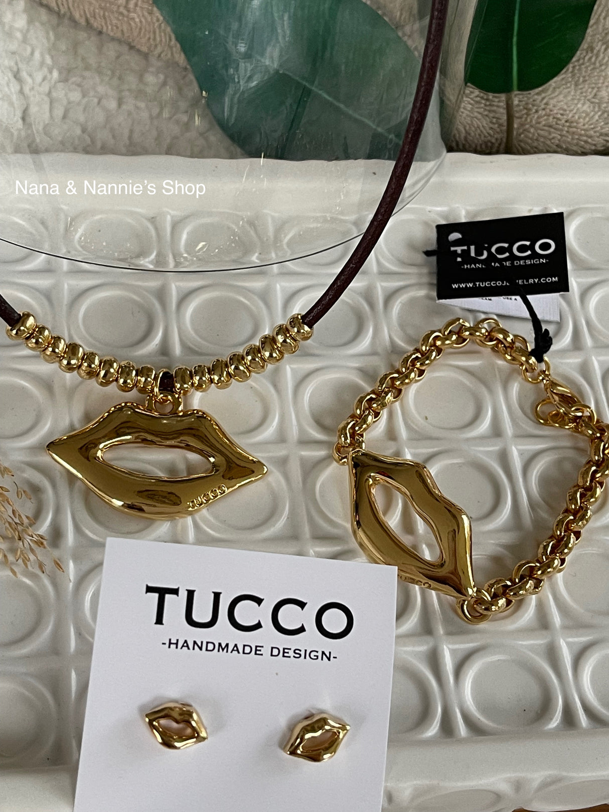 Tucco Necklace ( Kiss Me Collection)