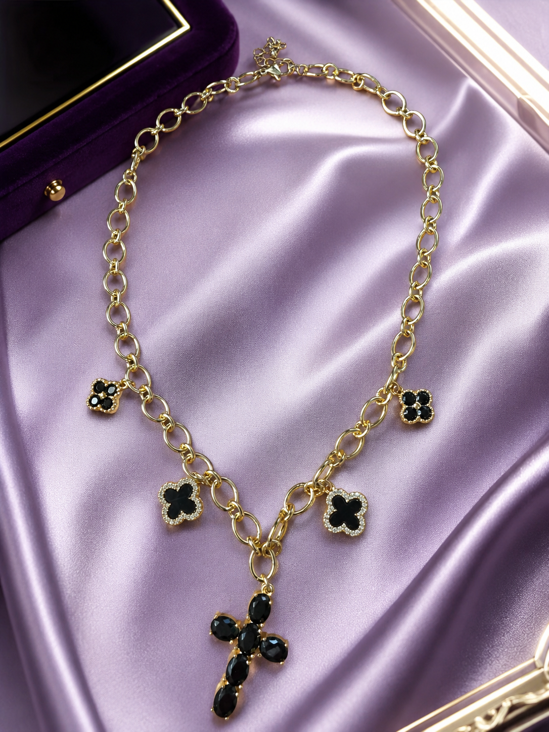 Noir Grace necklace