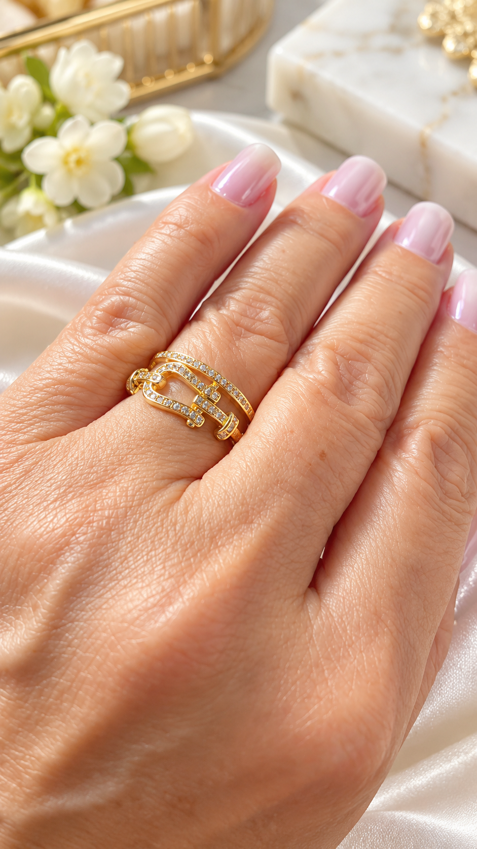 Serena Horseshoe Ring
