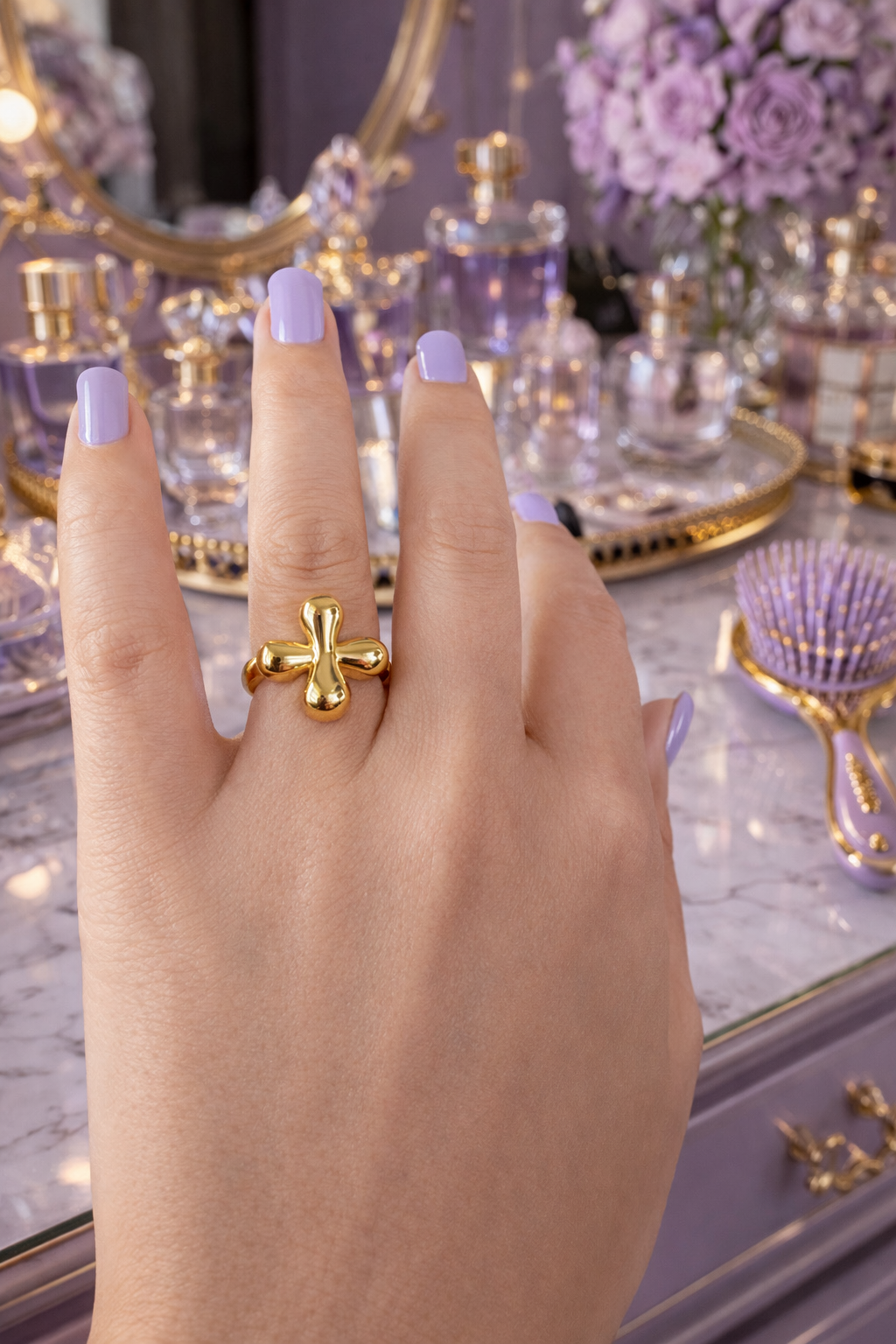 Luna Sculpted Cross Ring