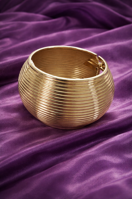 Élan Textured Statement Bangle