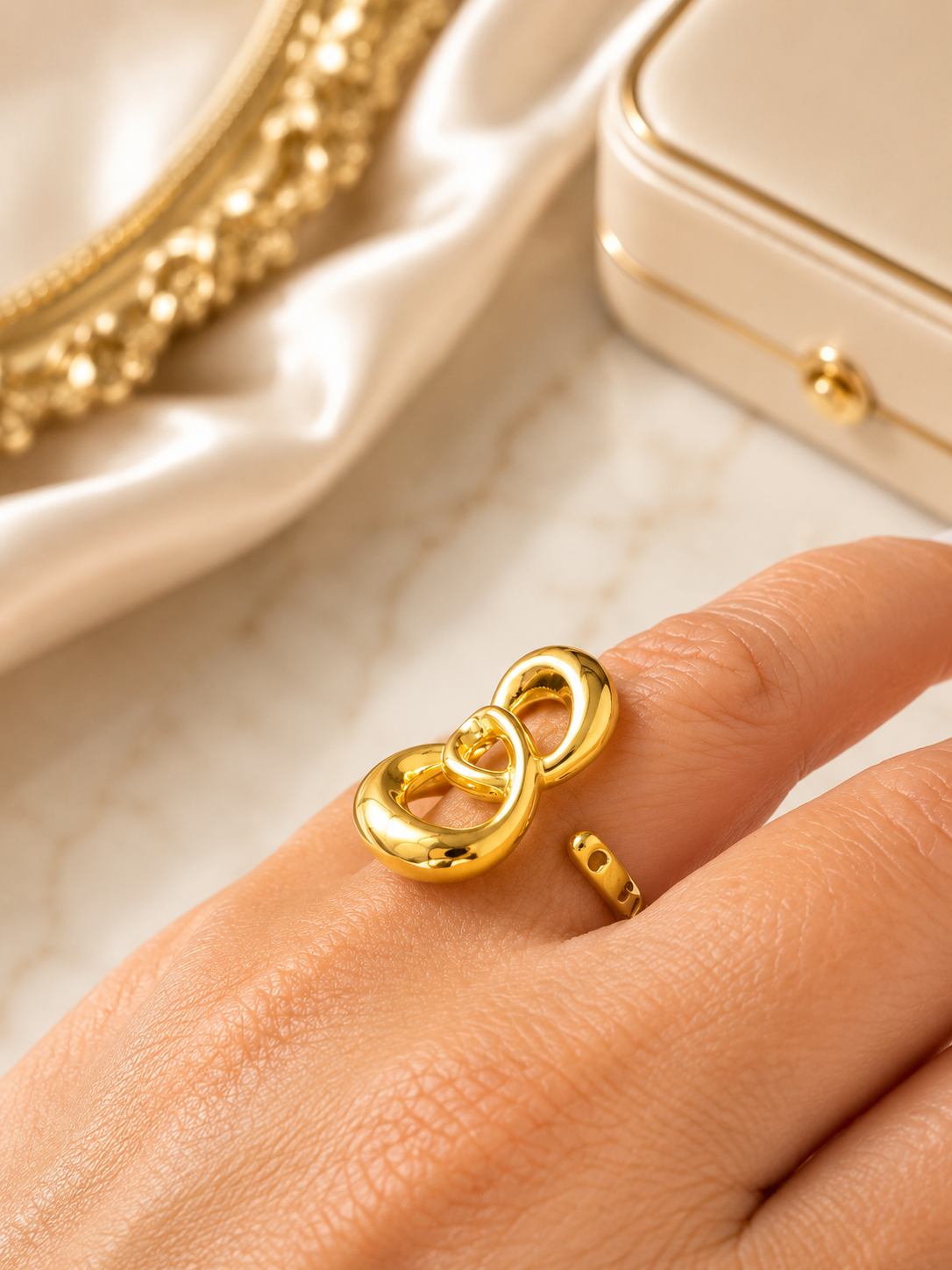 Amora ring