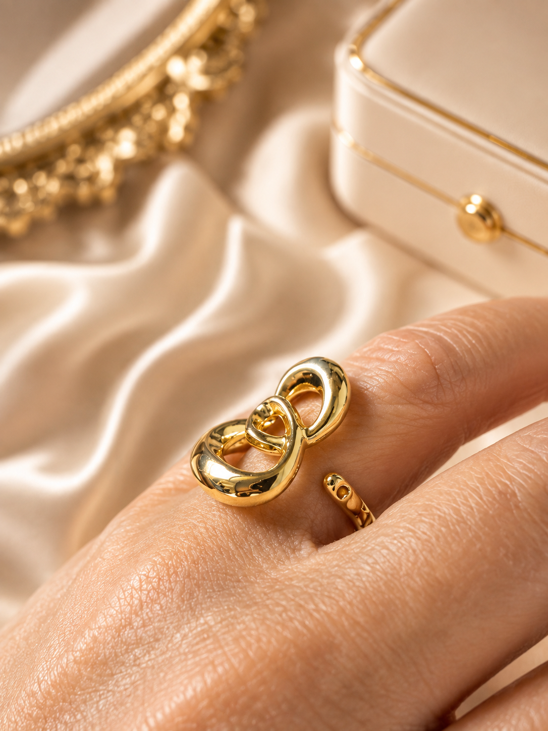 Amora ring