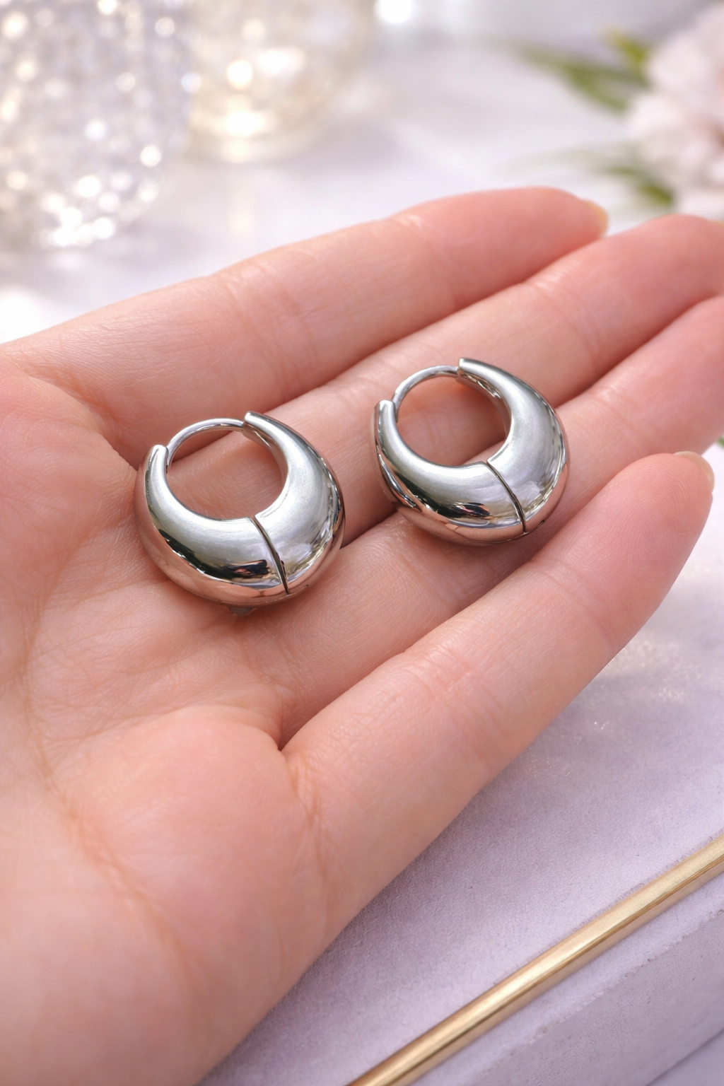 Valira Sculpted Dome Hoops