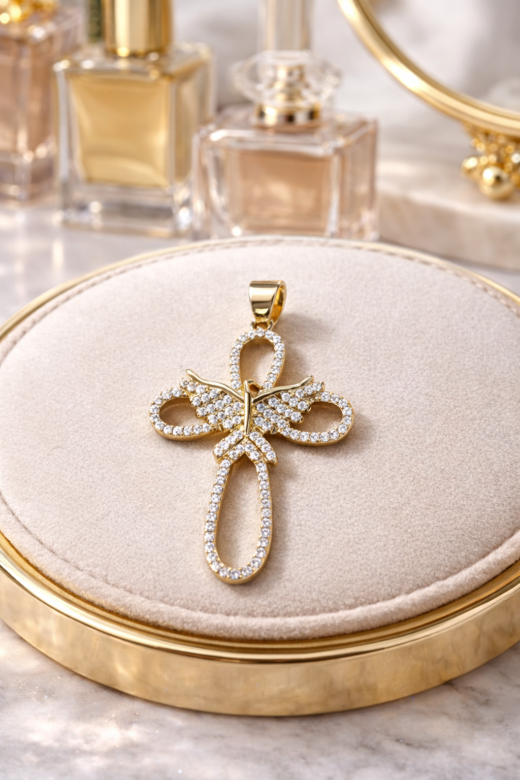 Inoah crucifix pendant