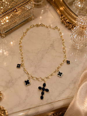 Noir Grace necklace