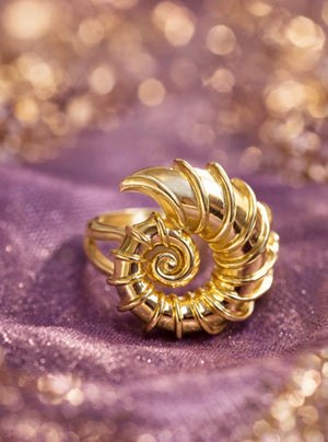 Maréa Shell Spiral Ring