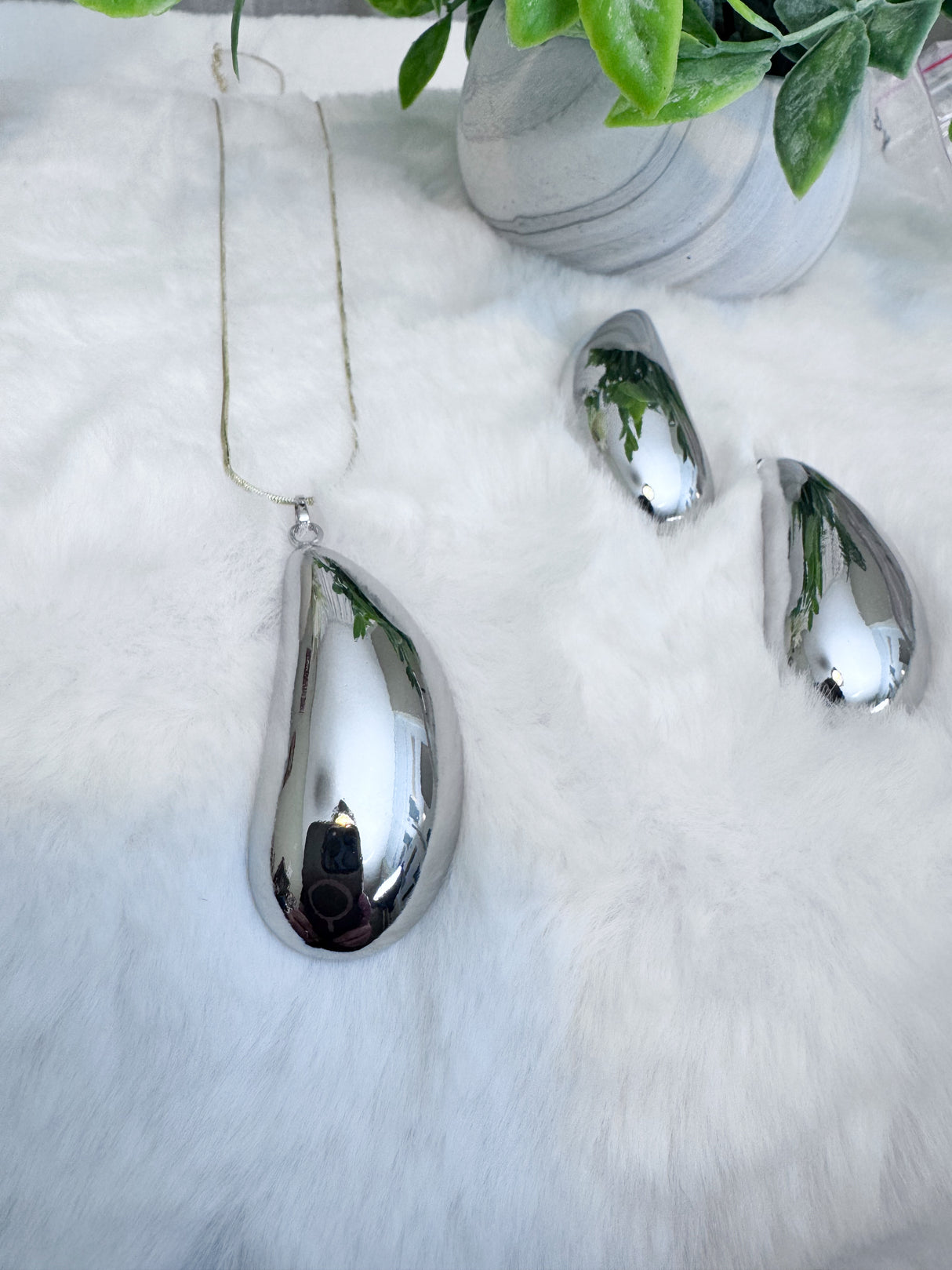 Drop pendant-maxi necklace