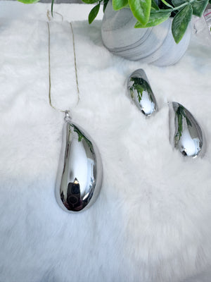 Drop pendant-maxi necklace