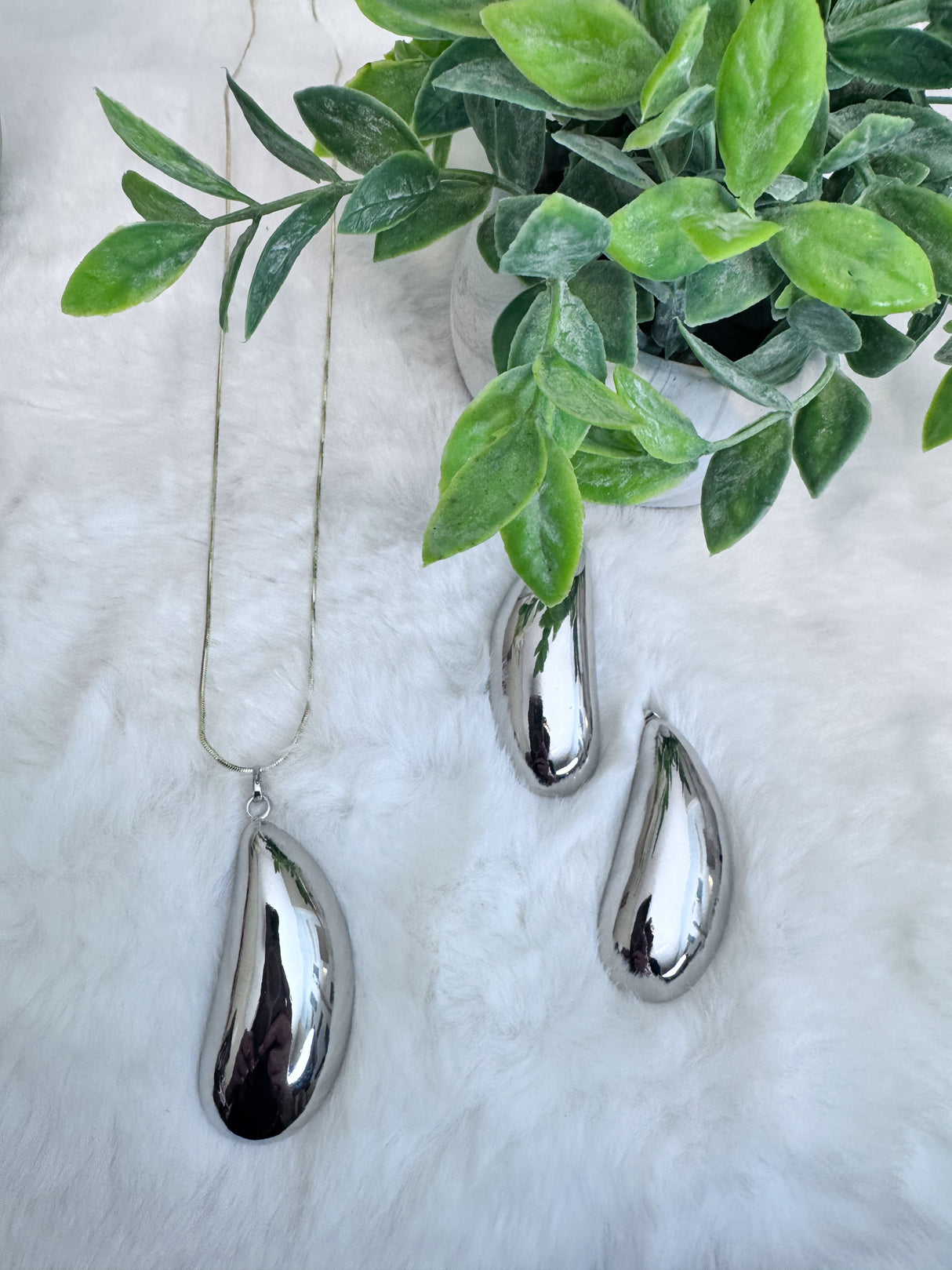 Drop pendant-maxi necklace