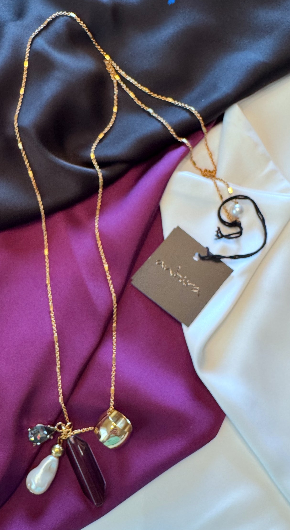 Antúra long necklace