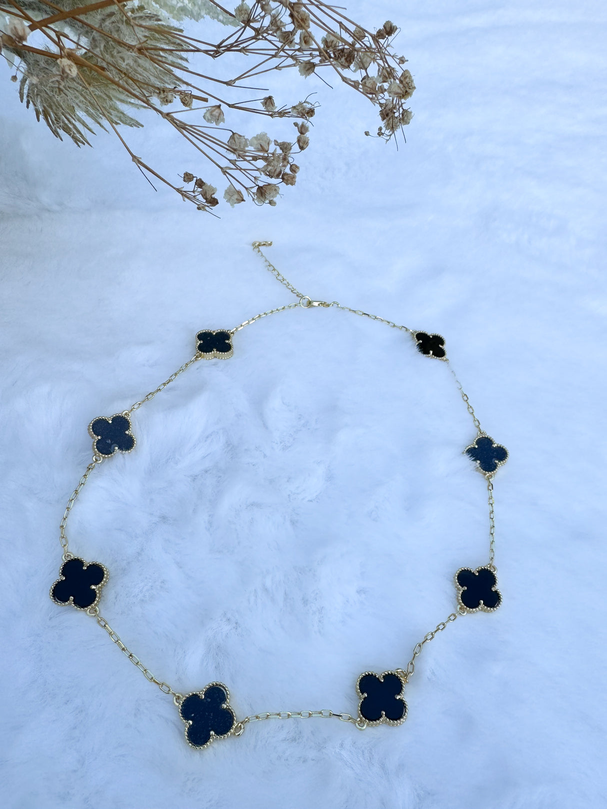 Chrismarie necklace (clover)