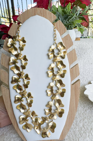 Flower petals necklace