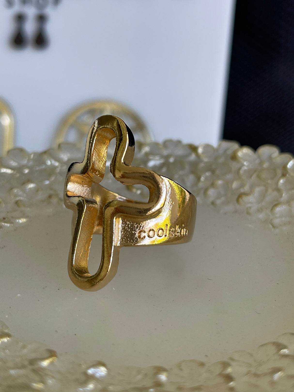 Coolskin cross ring