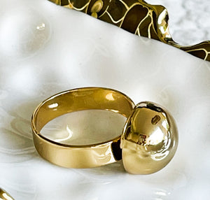 Globe ring by Antúra