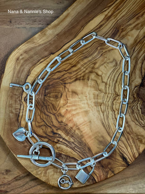 Coolskin necklace with charms (Sacha)