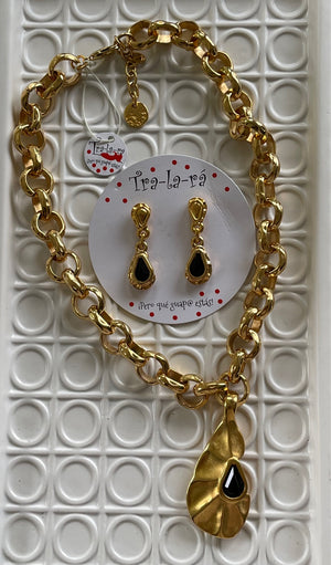 Tra-la-ra earrings