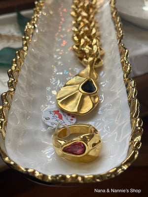 Tra-la-ra necklace