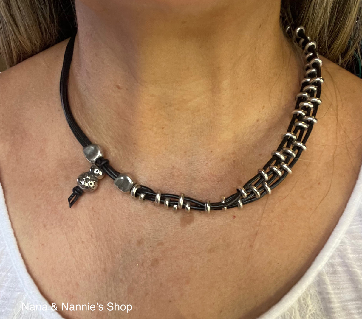 Tra-La-Ra choker