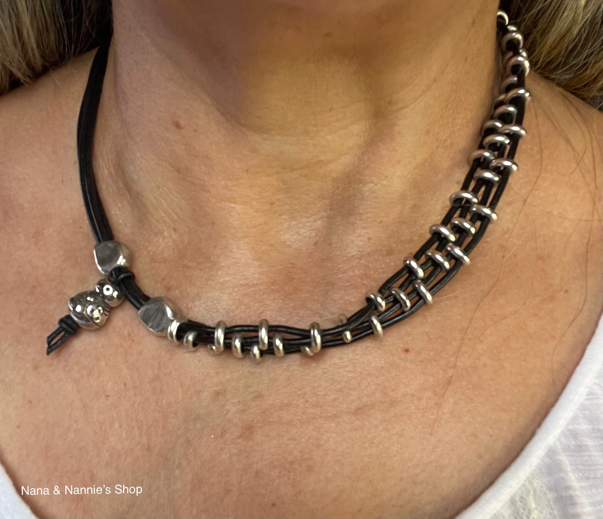 Tra-La-Ra choker