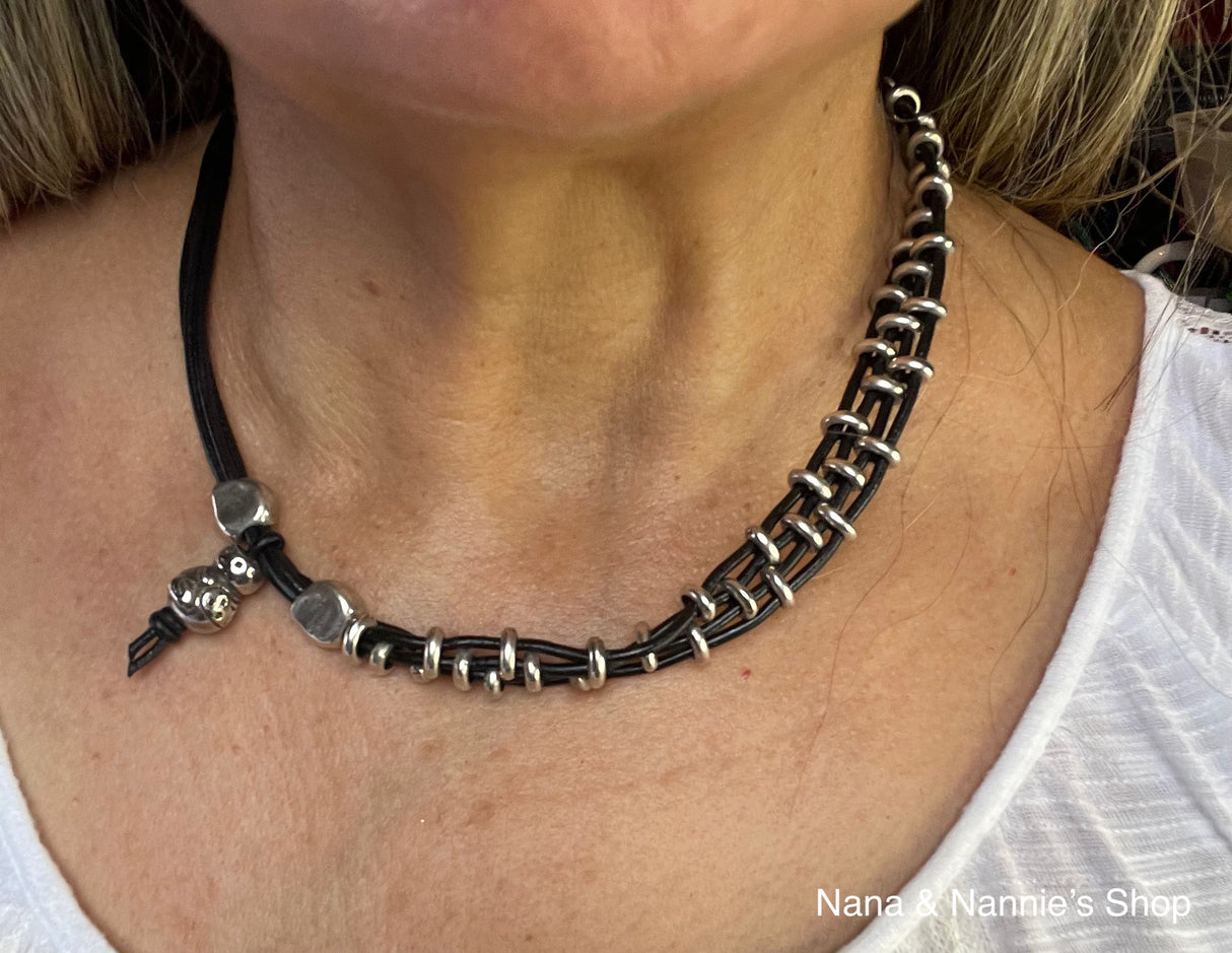 Tra-La-Ra choker
