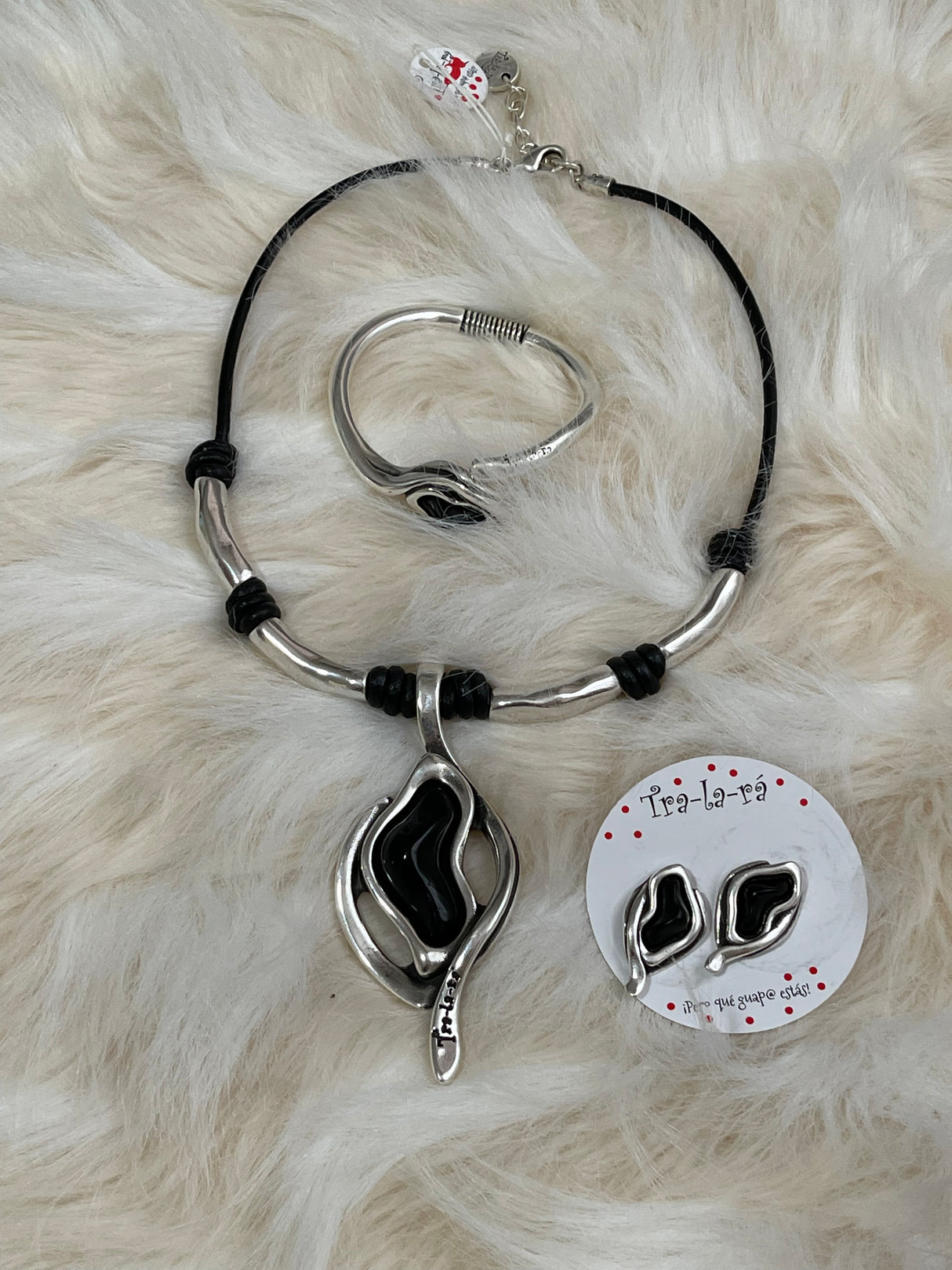 Tra-La-Ra earrings, BESO Collection